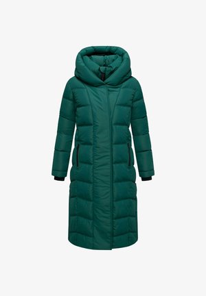 Długa zielona kurtka puchowa z kapturem, z zapięciem na zamek, czarnymi akcentami na kieszeniach i pikowaną fakturą dla lepszej izolacji.