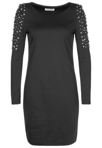 Robe noire à manches longues avec des clous décoratifs sur les épaules, design ajusté, texture lisse et col rond.
