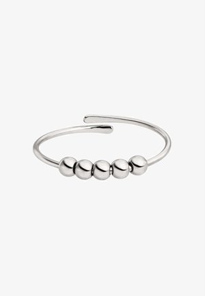 Offenes silbernes Manschettenarmband mit fünf gleichmäßig verteilten runden Silberperlen auf einem dünnen gebogenen Band.