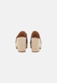 Anna Field Wide Fit WIDE FIT - Mules de salto - cognac
