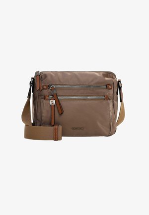 Brązowa torebka na ramię z regulowanym paskiem, dwiema kieszeniami na zamek z przodu oraz logo "Emily & Noah" na dolnym przednim panelu.