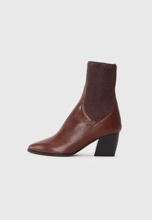 RODEO - Batai - dark brown