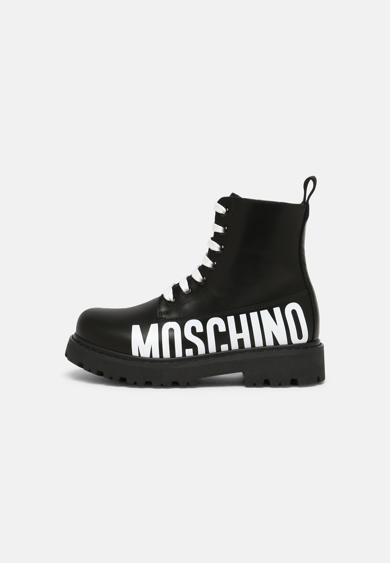 Kinder Bekleidung | MOSCHINO UNISEX Schnürstiefelette black/schwarz - HY34997 Kinder Bekleidung | MOSCHINO UNISEX Schnürstiefelette black/schwarz - HY34997