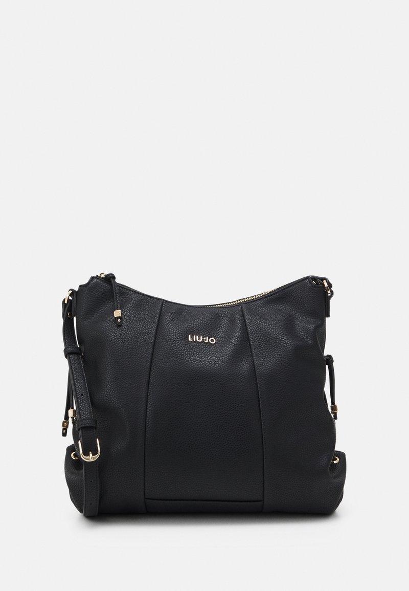Borsa a spalla in pelle nera con chiusura a zip, finitura testurizzata, dettagli in metallo dorato e tracolla regolabile. Logo del brand impresso sul fronte.