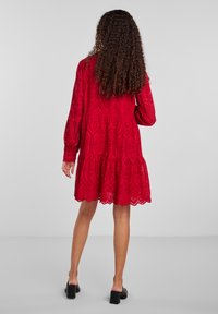 YAS YASHOLI - Dnevna haljina - jester red