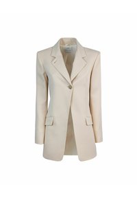 Blazer entallado beige con solapa muesca, cierre de un solo botón, dos bolsillos frontales y mangas largas. Textura de tela suave.