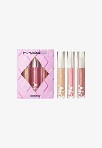 Il trio MAC Lipglass Air presenta tre lucidalabbra in tubetti trasparenti con accenti dorati e rosa. Il packaging è caratterizzato da un design rosa trapuntato.