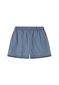 Pantalones cortos de mezclilla azul con una cinturilla elástica, que presentan un dobladillo texturizado con detalles de tejido en azul marino y un corte recto. No se ven bolsillos.