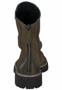 Bottines en cuir marron avec un tige de hauteur moyenne, dotées d'une fermeture éclair sur le côté et d'une semelle en caoutchouc noir robuste. Fini texturé et design simple.