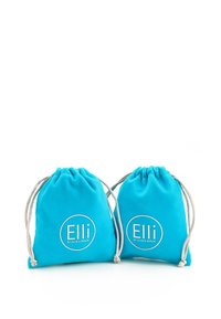 Due borse a corda turchese realizzate in morbido tessuto, con il testo bianco "Elli" e il logo sul davanti.