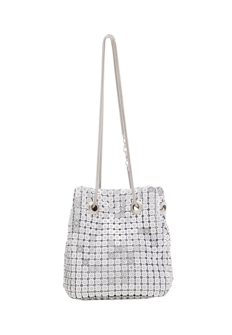 Einkaufstasche in Silber und Grau mit einer strukturierten Oberflächenbeschichtung aus kreisförmigen Akzenten, ausgestattet mit einem Zugverschluss und einem einzelnen Schulterriemen.