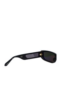 Occhiali da sole neri con lenti scure, design curvo, dettagli dorati sulle stanghette e uno stile minimalista. Il testo sulla montatura riporta "Talita".