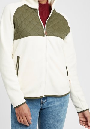 Fleecejacke mit cremefarbenem Körper und olivgrünem, gesteppem Yoke. Verfügt über einen Reißverschluss, Seitentaschen und elastische Bündchen.