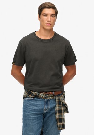 - T-shirt basic