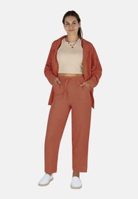 Normani Stoffhose - terracotta