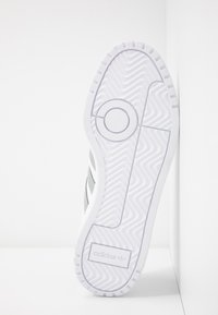 adidas Originals TEAM COURT - Sneaker low - footwear white/silver metallic
