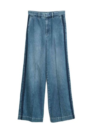 Pantalones vaqueros de pierna ancha en azul claro con cintura alta, que cuentan con paneles laterales en azul oscuro. Textura suave y diseño clásico de cinco bolsillos.