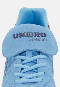 Umbro SPECIALI TR SUEDE UNISEX - Trainers - vista blue/dark navy/white sand