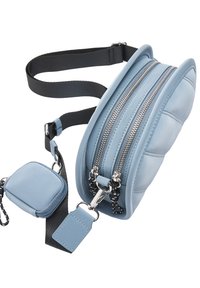 Niebieska skórzana torba na ramię o zaokrąglonym kształcie, z dwoma suwakami i odpinaną mini torebką. Posiada pasek wykonany z mieszanki skóry i tkaniny.
