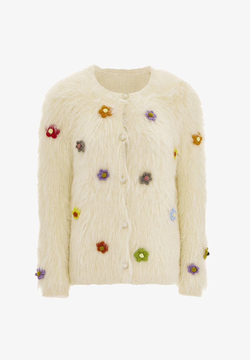 Faux-Fur-Cardigan in Creme mit weicher Textur. Verfügt über mehrfarbige gestickte Blumen und Perlmuttknopf-Verschlüsse an der Vorderseite.
