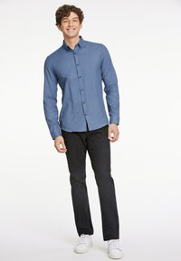 Lindbergh MOULINÉ STRETCH  - Camicia - dust blue