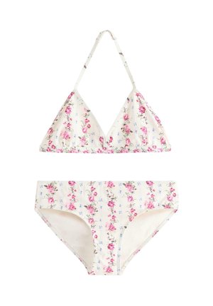 Hvid bikini sæt med pink blomsterprint, trekants halter top og matchende højtaljede underdele på en hvid baggrund.