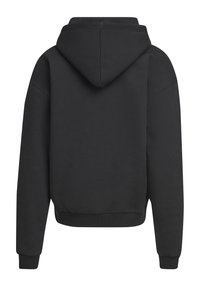 Hoodie noir avec une capuche spacieuse, des épaules tombantes, des poignets et un ourlet côtelés ; fabriqué en tissu doux et texturé avec une couleur unie.