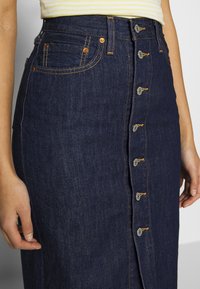 Levi's® BUTTON FRONT MIDI SKIRT - Saia lápis - juniper ridge