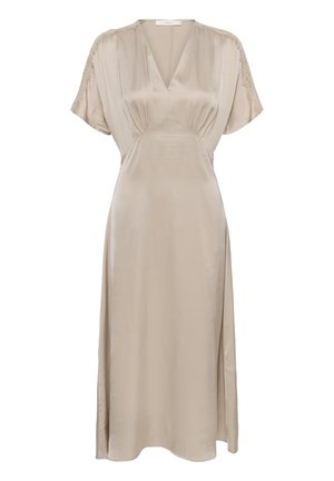 Bež satenasta midi obleka z V-izrezom, kratkimi rokavi z naborki čipke, nabranim pasom in stranskimi razporki za zračen oprijet videz.