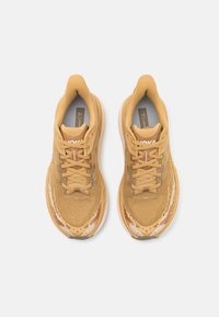 HOKA STINSON 7 - Chaussures de running - wheat/shifting sand