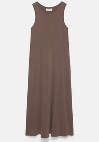Robe marron sans manches, longueur cheville, avec col rond, en tissu doux et fluide, présentée à plat sur fond blanc.