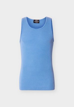 Canotta senza maniche blu a coste con scollo rotondo, orlo dritto ed etichetta del marchio nera sul colletto interno posteriore.