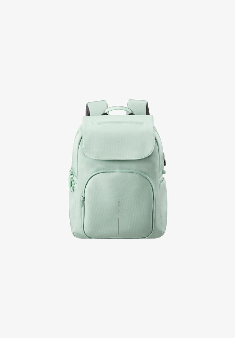 Mochila ligera de color verde menta con un acabado texturizado, bolsillos con cremallera, correas de hombro acolchadas y un asa superior para llevarla.