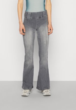 MISSY FLARE - Vaqueros a campana - grey