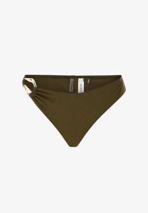 Parte inferior de bikini verde oliva con detalle de anillo dorado en el lado izquierdo y fruncidos elásticos cerca de la cintura.