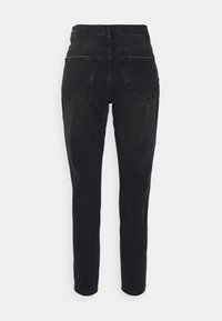 Gina Tricot Petite DAGNY MOM - Calças de ganga de perna direita - black/grey destroy