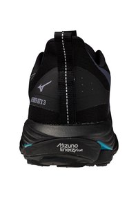 Scarpe da trail running nere con una tomaia testurizzata, accenti grigi, dettagli riflettenti e una suola ammortizzata con evidenti blu e marchi.