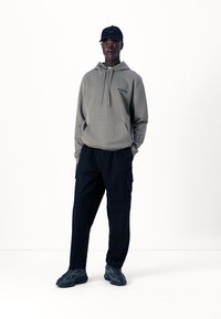 AllSaints UNDERGROUND HOODY - Kapucni - pewter green