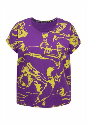 T-shirt violet à manches courtes avec un imprimé d'oiseau abstrait jaune. Confectionné en tissu doux, avec un col rond et une coupe décontractée.