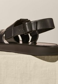 Next Szandálok - black