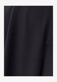 Unausgewählt, black