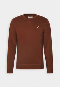 Sudadera marrón de manga larga y cuello redondo, con un pequeño logotipo amarillo en el lado izquierdo del pecho y puños acanalados. Textura suave.