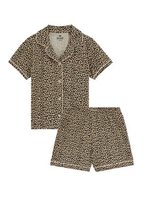 Set pigiama due pezzi con stampa leopardata, maglietta con bottoni a maniche corte e pantaloncini con vita elastica e rifiniture chiare.