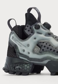 Reebok LTD 11 BY BORIS BIDJAN SABERI INSTAPUMP FURY MID UNISEX - Sneaker low - black