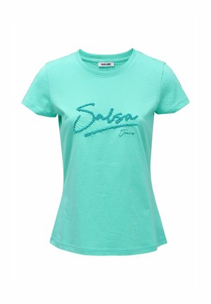 T-shirt vert menthe en coton, avec un logo "Salsa Jeans" texturé en bleu et en cursive sur le devant. Manches courtes, coupe standard.