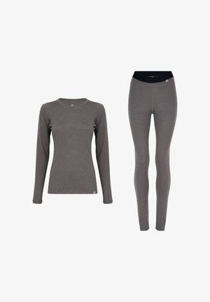 Grå langærmet skjorte og matchende leggings lavet af blødt, strækbart stof. Skjorten har en rund halsudskæring, og leggingsene har en bred, sort talje.