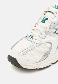 New Balance MR530 UNISEX - Tossud - sea salt