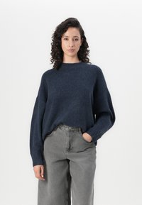 Vero Moda VMBOOM O NECK   - Strickpullover - navy blazer