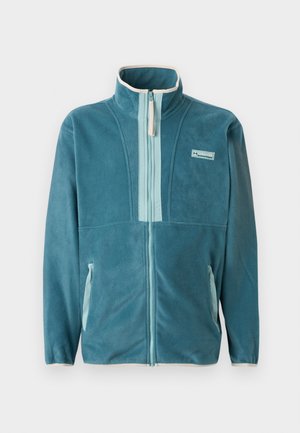 Türkisfarbene Fleece-Jacke mit durchgehendem Reißverschluss und Stehkragen, hellblaue Reißverschluss-Innenverkleidung, seitlichen Taschen und Columbia-Logo auf der Brust.