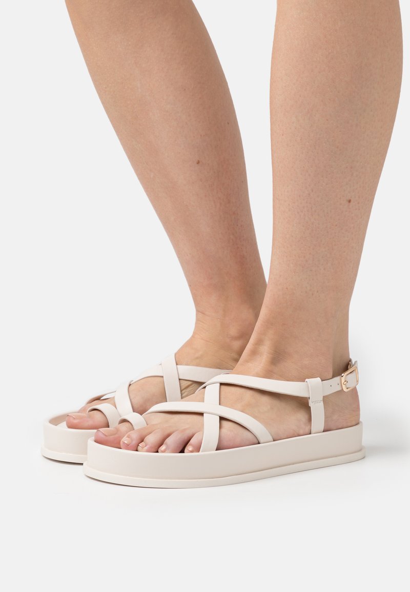 Madden Girl TROPEZZ Trihmaga sandaalid bone paris/valkjas Zalando.ee